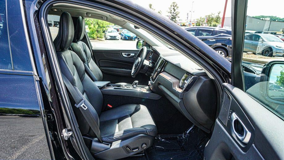 2024 Volvo XC60 B5 Plus Dark Theme