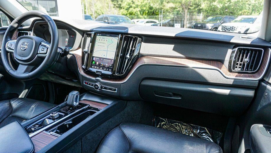 2024 Volvo XC60 B5 Plus Dark Theme