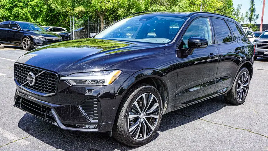 2024 Volvo XC60 B5 Plus Dark Theme