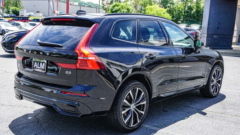 2024 Volvo XC60 B5 Plus Dark Theme