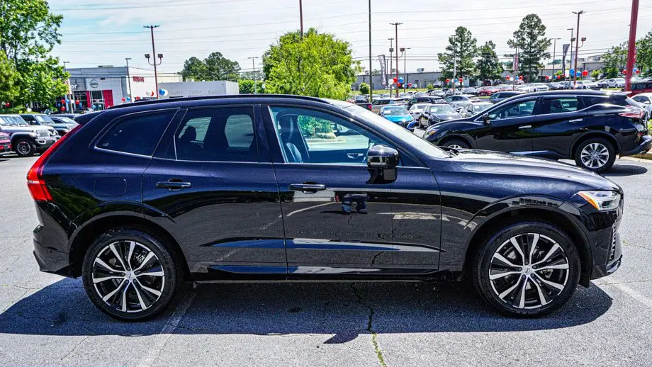2024 Volvo XC60 B5 Plus Dark Theme