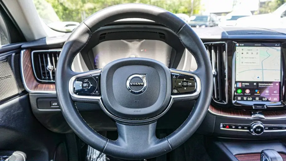 2024 Volvo XC60 B5 Plus Dark Theme