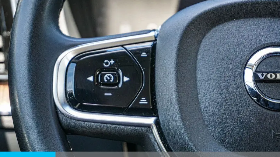 2024 Volvo XC60 B5 Plus Dark Theme