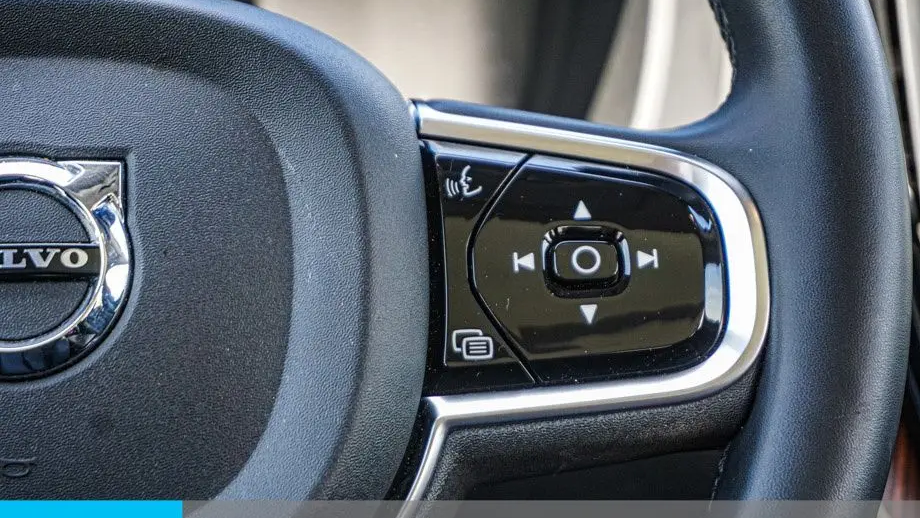 2024 Volvo XC60 B5 Plus Dark Theme