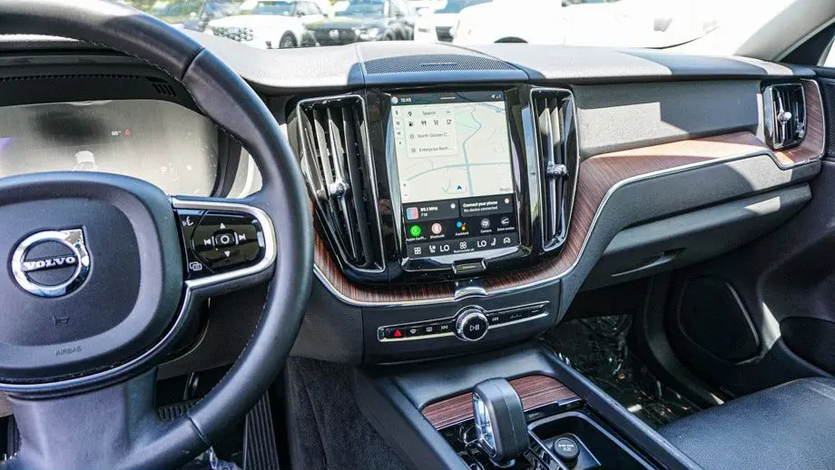 2024 Volvo XC60 B5 Plus Dark Theme