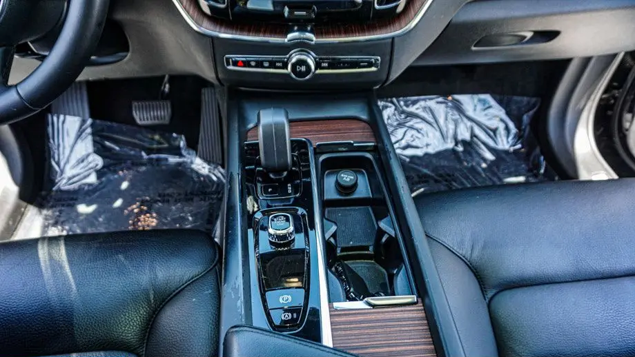 2024 Volvo XC60 B5 Plus Dark Theme