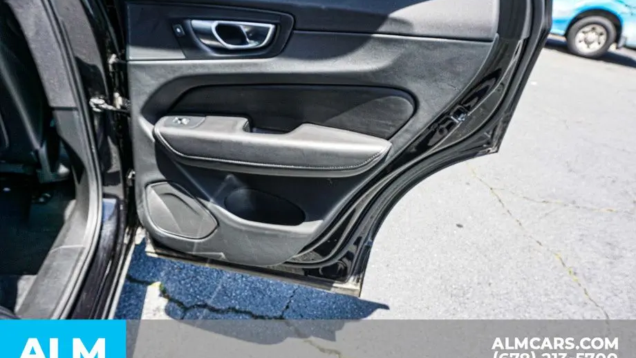 2024 Volvo XC60 B5 Plus Dark Theme