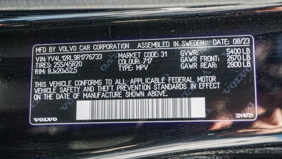 2024 Volvo XC60 B5 Plus Dark Theme