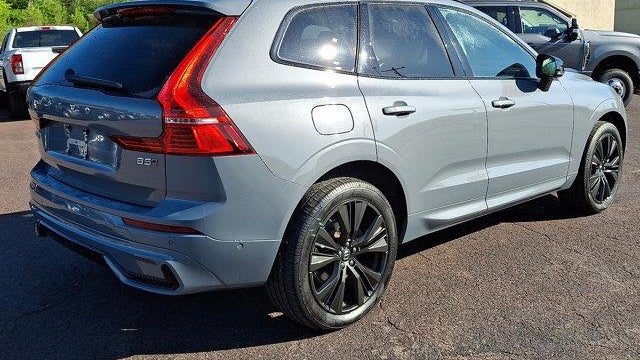 2024 Volvo XC60 B5 Plus Dark Theme