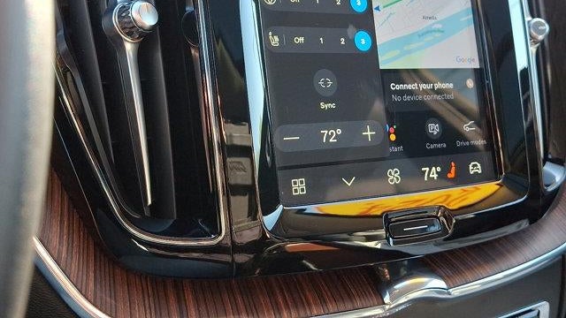 2024 Volvo XC60 B5 Plus Dark Theme