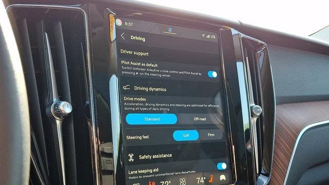 2024 Volvo XC60 B5 Plus Dark Theme