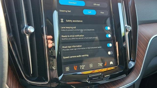 2024 Volvo XC60 B5 Plus Dark Theme
