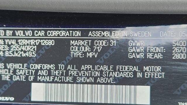 2024 Volvo XC60 B5 Ultimate Dark Theme
