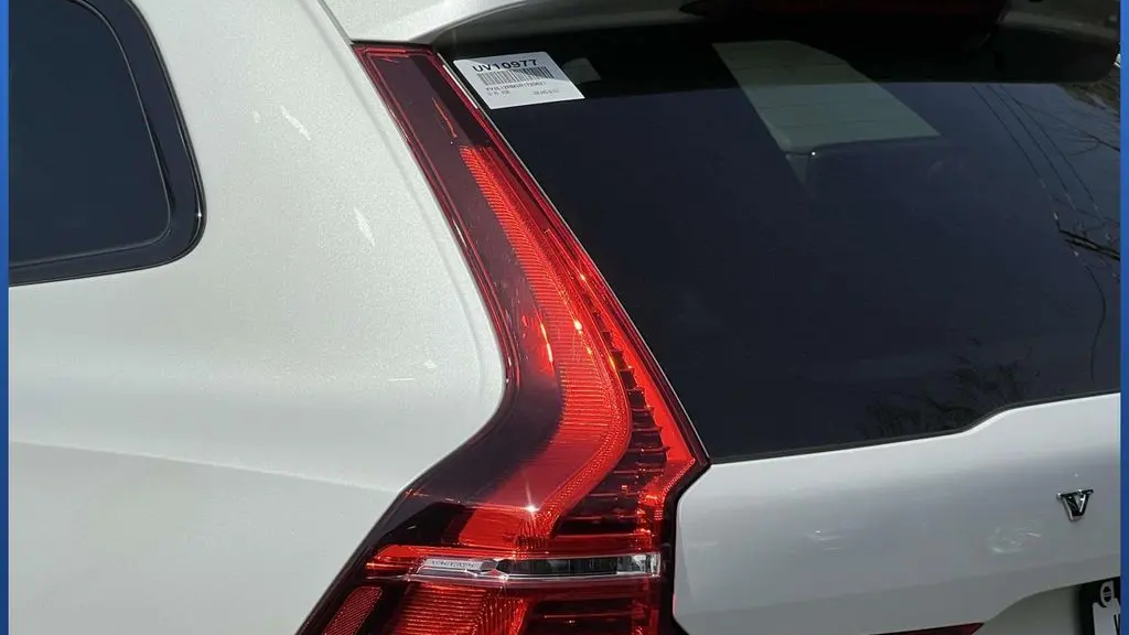 2024 Volvo XC60 B5 Ultimate Dark Theme