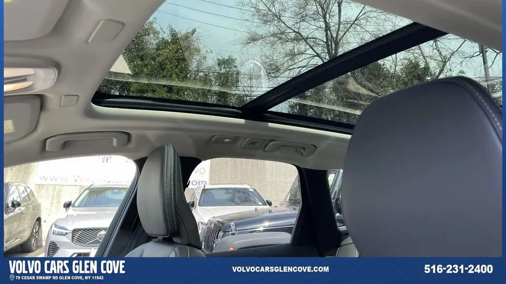 2024 Volvo XC60 B5 Ultimate Dark Theme