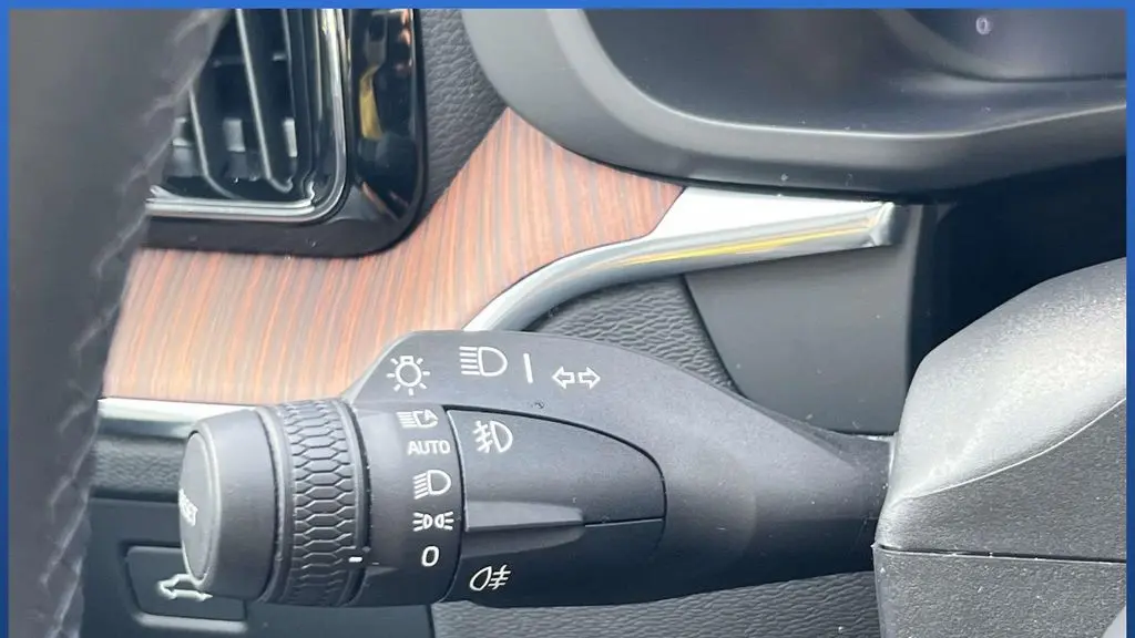 2024 Volvo XC60 B5 Ultimate Dark Theme