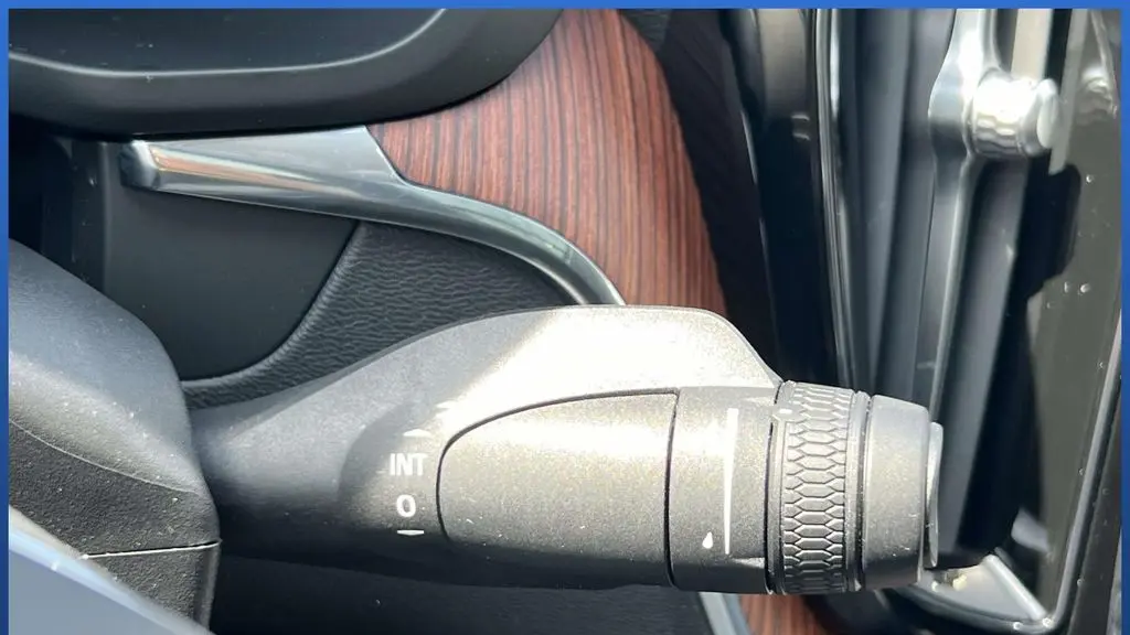 2024 Volvo XC60 B5 Ultimate Dark Theme