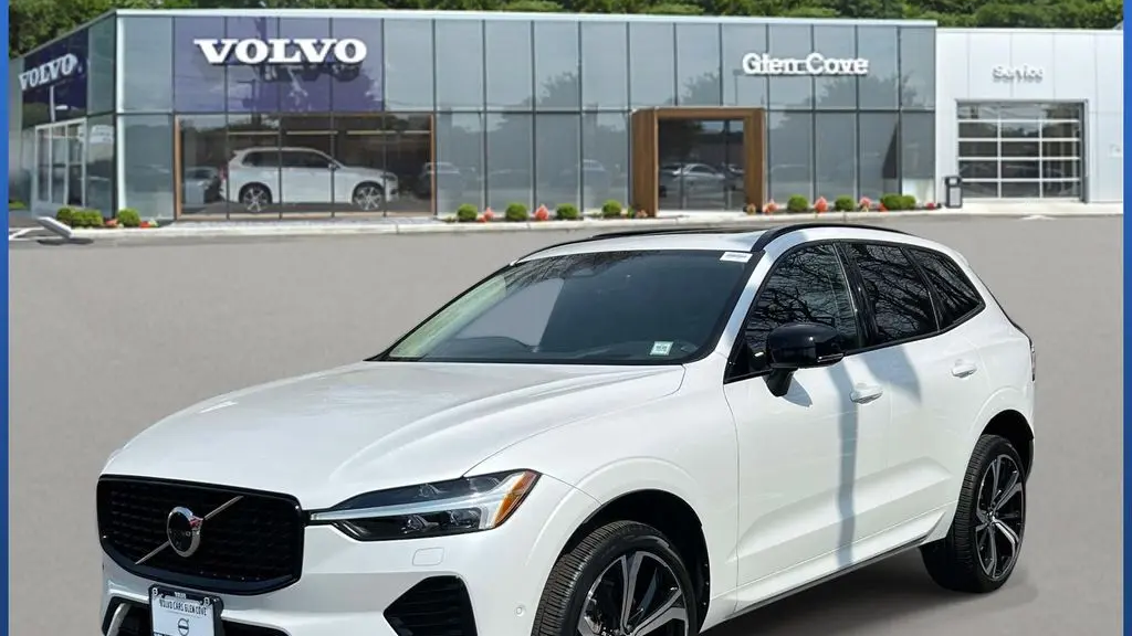 2024 Volvo XC60 B5 Ultimate Dark Theme