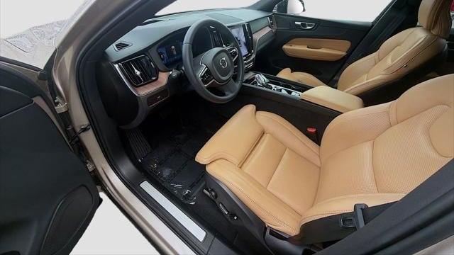 2024 Volvo XC60 B5 Ultimate Dark Theme