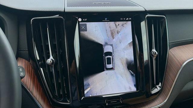2024 Volvo XC60 B5 Ultimate Dark Theme