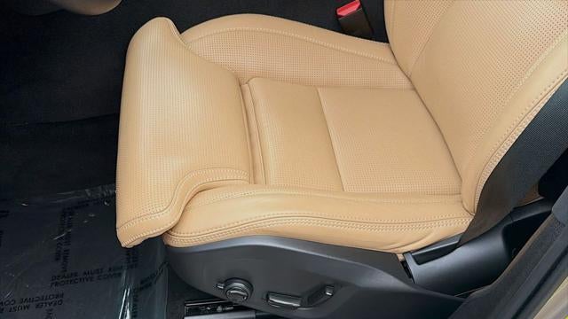 2024 Volvo XC60 B5 Ultimate Dark Theme