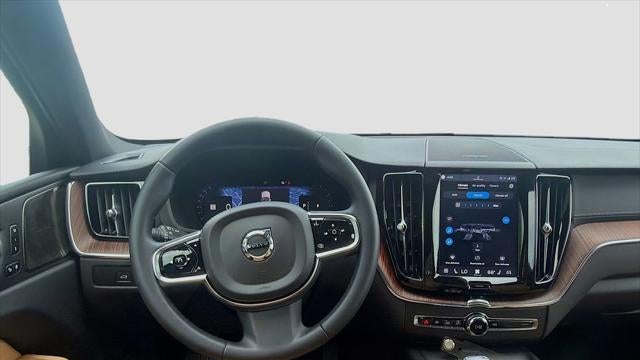 2024 Volvo XC60 B5 Ultimate Dark Theme