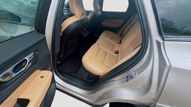 2024 Volvo XC60 B5 Ultimate Dark Theme