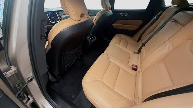 2024 Volvo XC60 B5 Ultimate Dark Theme