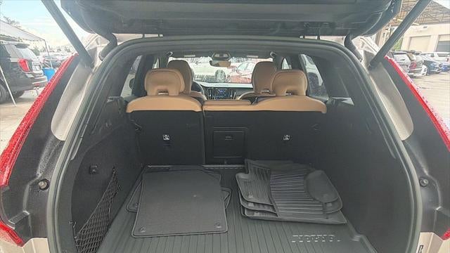 2024 Volvo XC60 B5 Ultimate Dark Theme