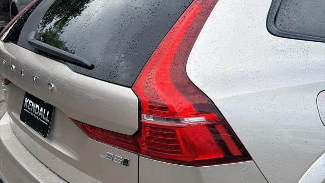 2024 Volvo XC60 B5 Ultimate Dark Theme
