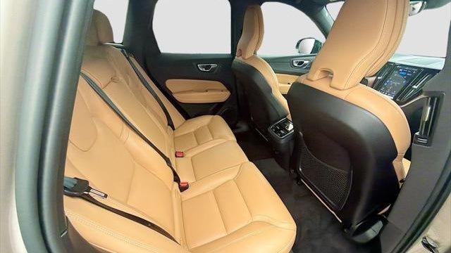 2024 Volvo XC60 B5 Ultimate Dark Theme