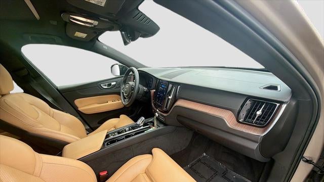 2024 Volvo XC60 B5 Ultimate Dark Theme