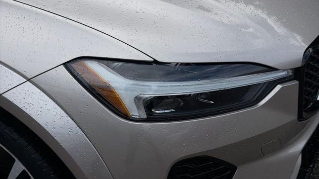 2024 Volvo XC60 B5 Ultimate Dark Theme