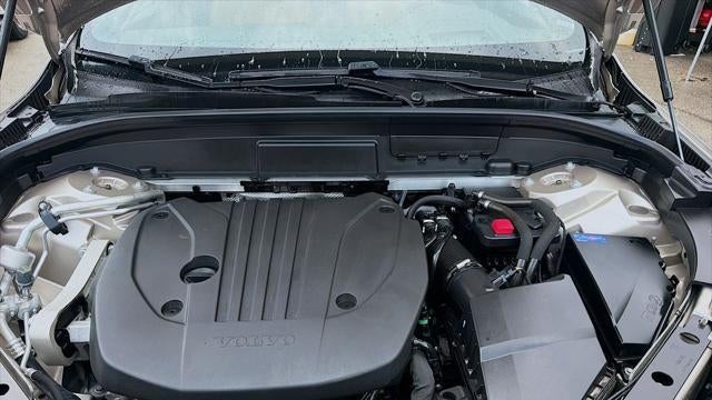 2024 Volvo XC60 B5 Ultimate Dark Theme