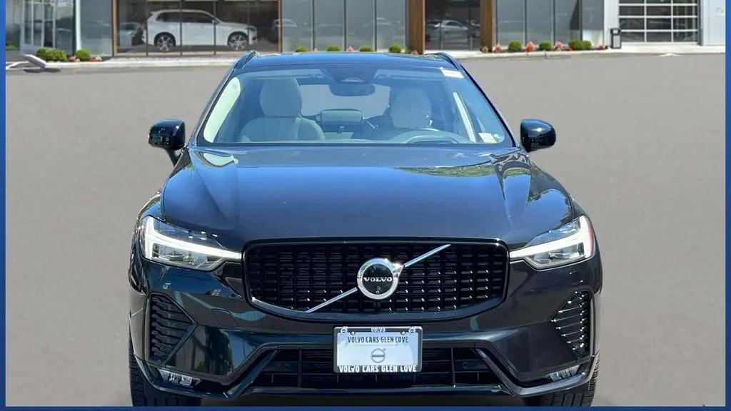 2024 Volvo XC60 B5 Ultimate Dark Theme
