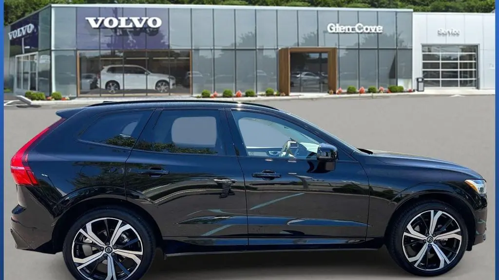 2024 Volvo XC60 B5 Ultimate Dark Theme