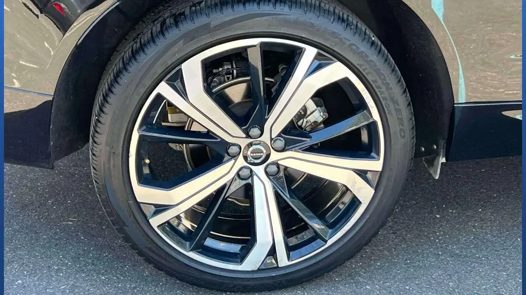 2024 Volvo XC60 B5 Ultimate Dark Theme