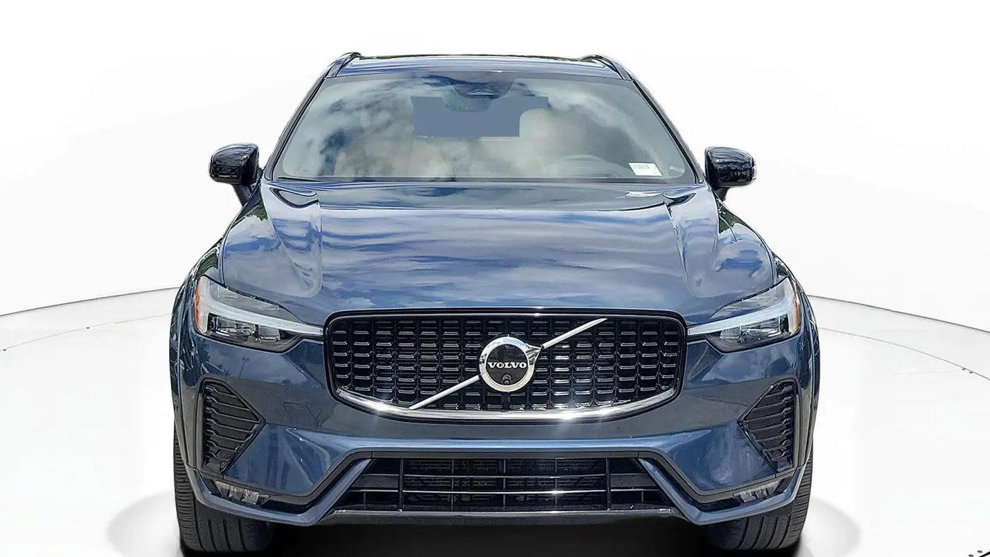 2024 Volvo XC60 B5 Ultimate Dark Theme