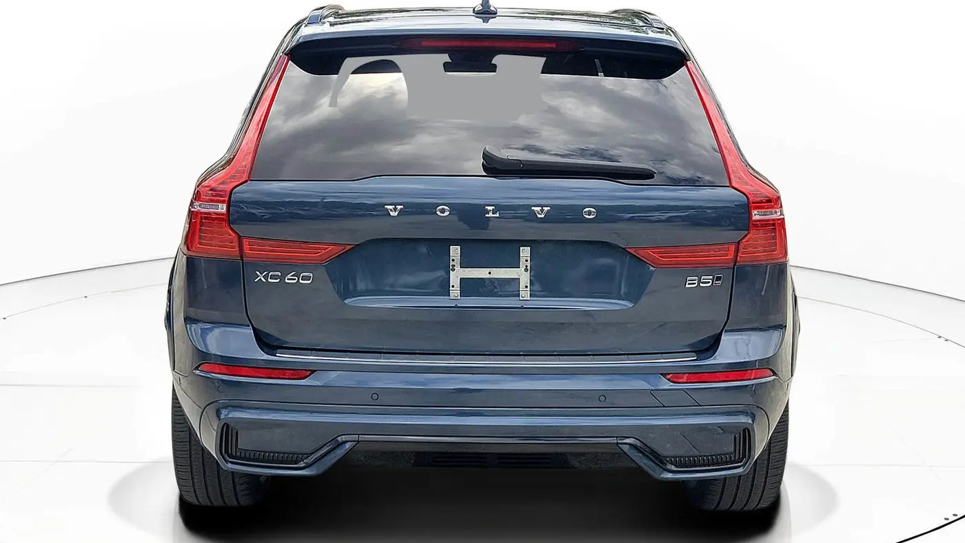 2024 Volvo XC60 B5 Ultimate Dark Theme