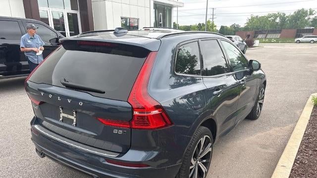 2024 Volvo XC60 B5 Ultimate Dark Theme