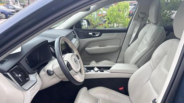 2024 Volvo XC60 B5 Ultimate Dark Theme