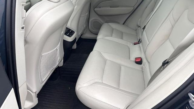 2024 Volvo XC60 B5 Ultimate Dark Theme