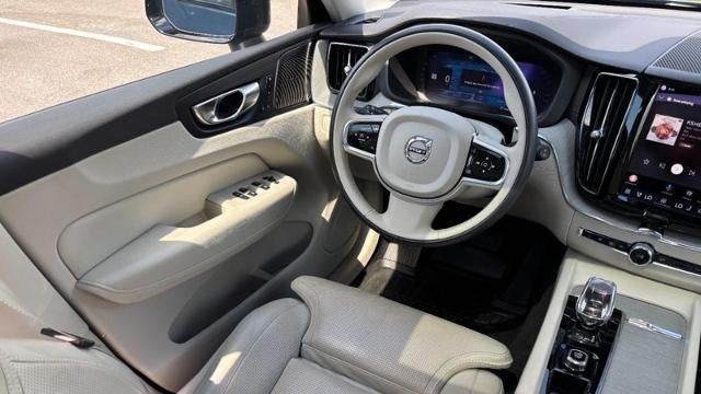 2024 Volvo XC60 B5 Ultimate Dark Theme