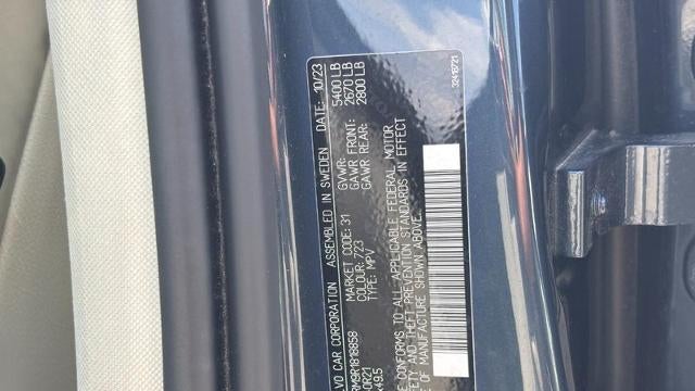 2024 Volvo XC60 B5 Ultimate Dark Theme