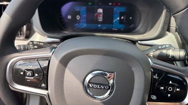 2024 Volvo XC60 B5 Ultimate Dark Theme