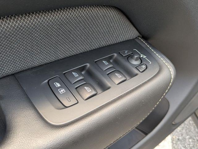 2024 Volvo XC60 - $31,992