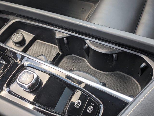 2024 Volvo XC60 - $31,992