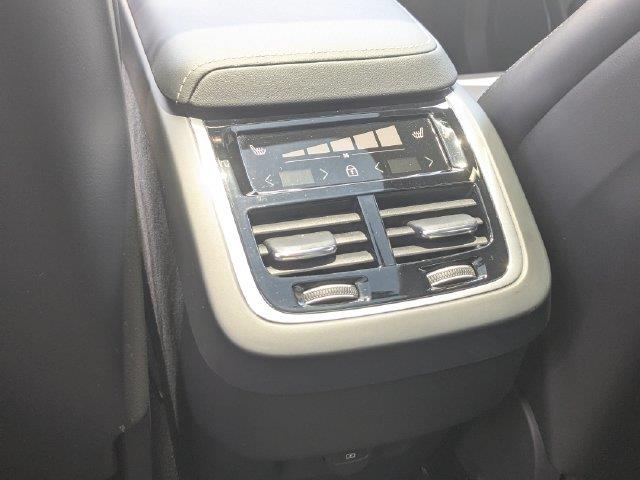 2024 Volvo XC60 - $31,992