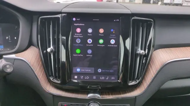 2023 Volvo XC60 B5 Plus Bright Theme
