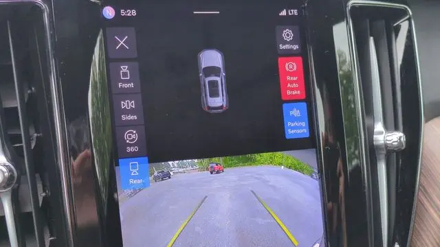 2023 Volvo XC60 B5 Plus Bright Theme